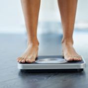 frau-auf-waage frau-auf-waage