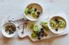 Vegane Frühstücks-Bowl mit Kiwi