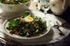 Salat mit Nüssen, Champignons und Ei