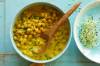 Kichererbsen mit gelbem Curry