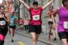 Sarina kommt beim Frauenlauf in Bern ins Ziel