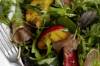 Salat mit Rohschinken, Pfirsich und Thymian