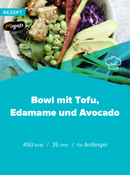 Gemüse-Bowl mit schwarzem Sesam und Schnittlauch